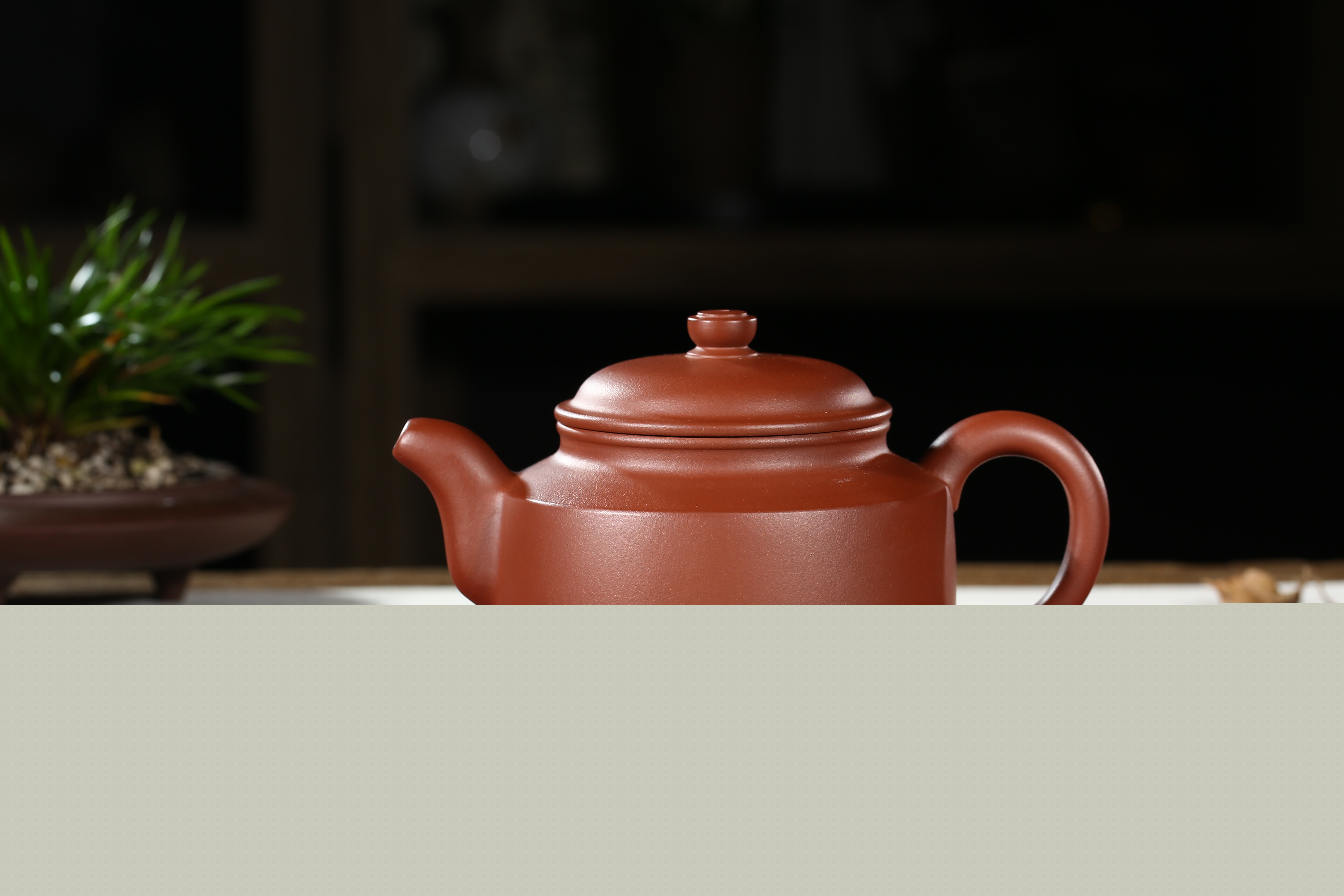 品茶先品壺——金槽和碾沉香末，冰碗輕涵翠縷煙